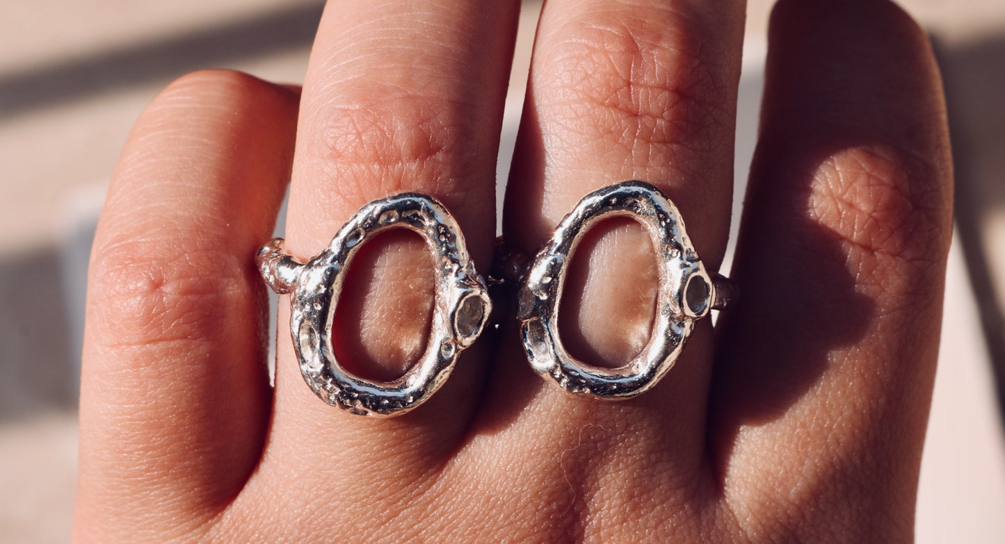 OPEN OVAL RING