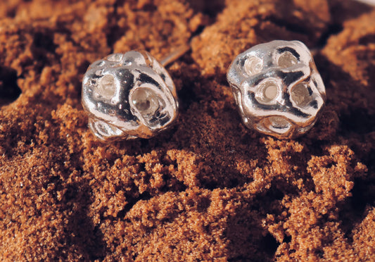 HOLLOW STUD EARRINGS
