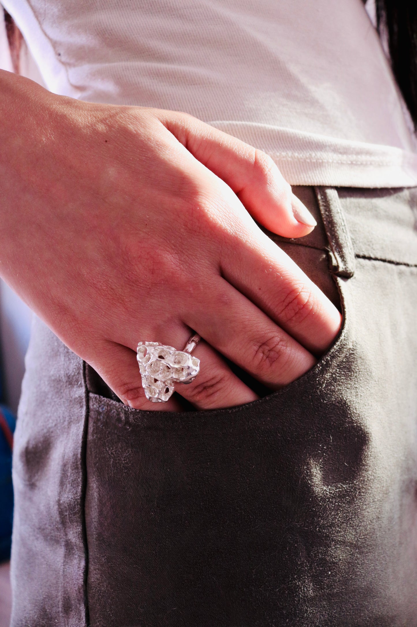 HOLLOW HEART RING