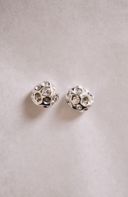 HOLLOW STUD EARRINGS