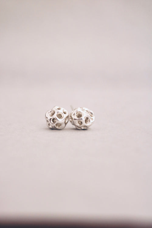 HOLLOW STUD EARRINGS