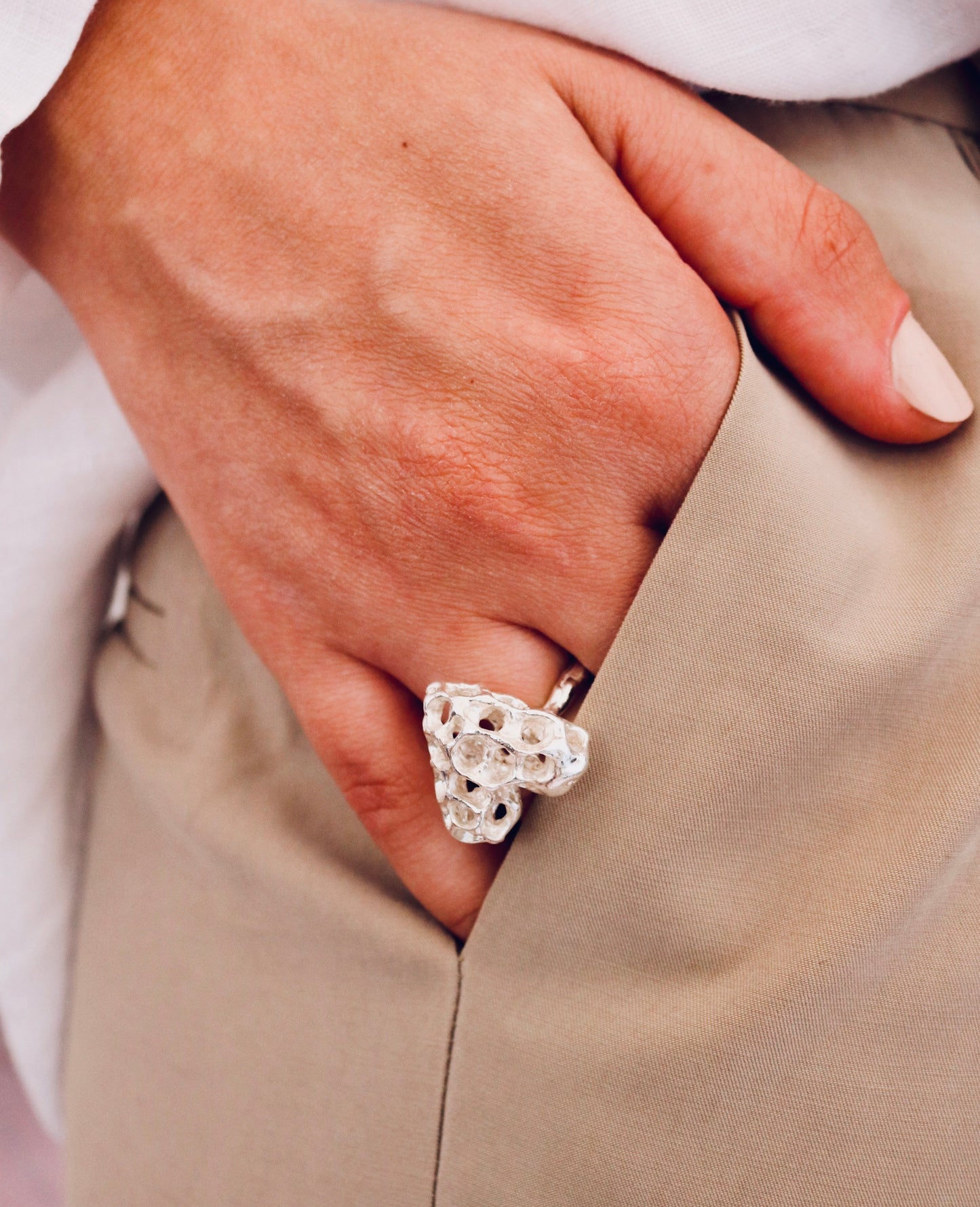 HOLLOW HEART RING