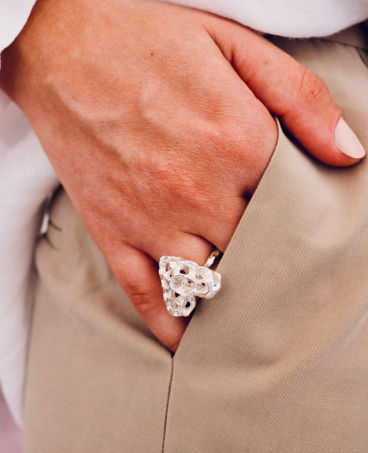 HOLLOW HEART RING