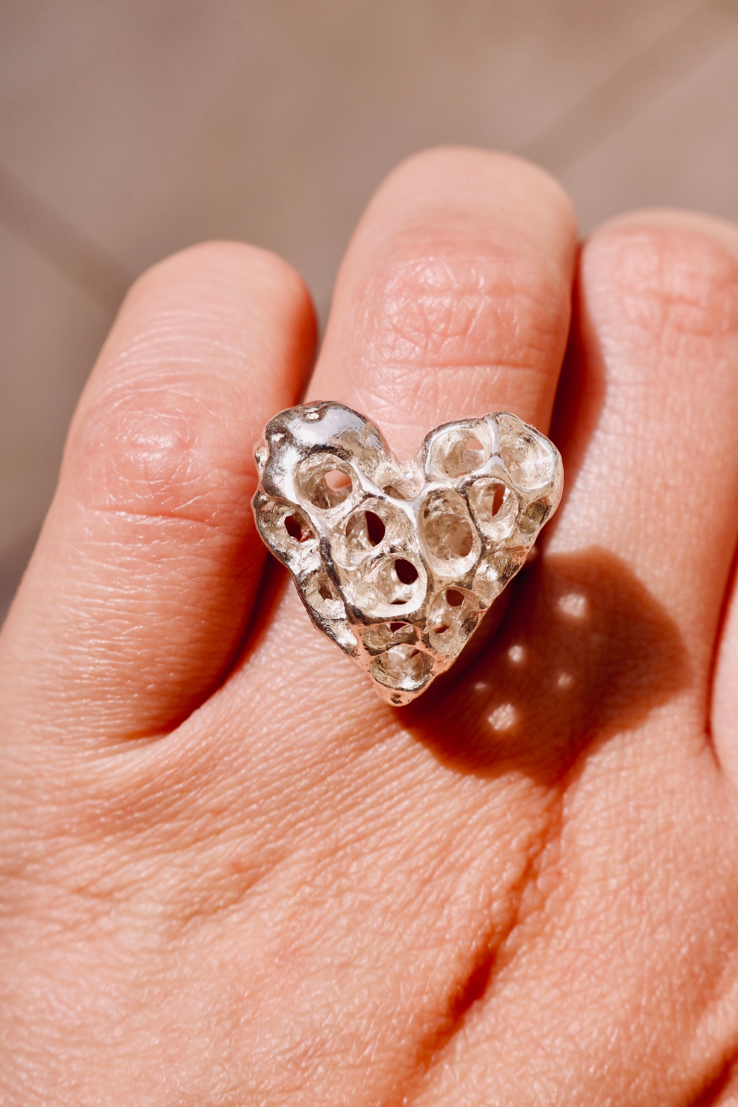 HOLLOW HEART RING